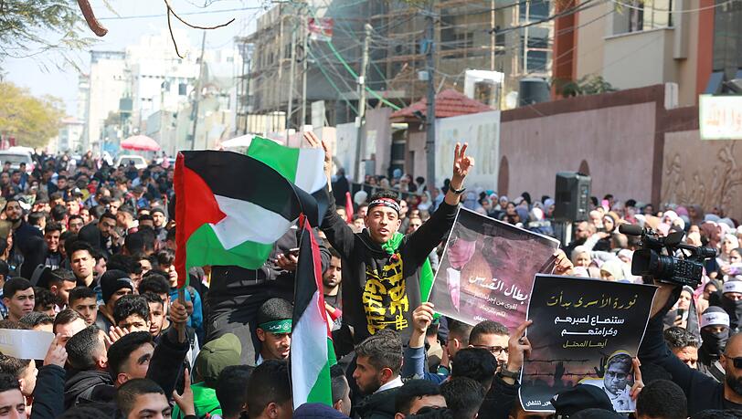 Palästinensische Studierende protestieren gegen das von Jordanien ausgerichtete "sicherheitspolitische" Treffen.
