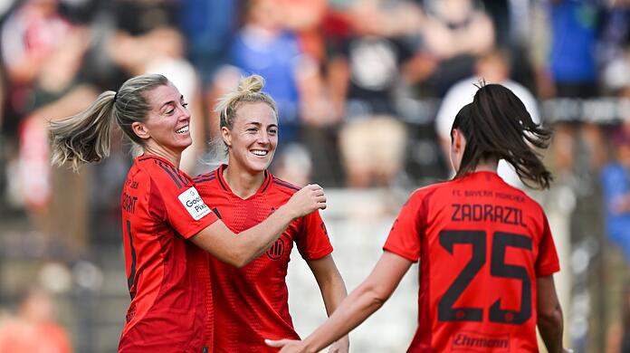 Matchwinnerin Sembrandt (l) führte den FC Bayern mit zwei Toren zum Auftaktsieg.