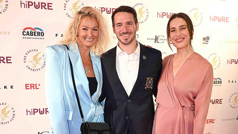 Franziska van Almsick, Felix Neureuther und Andrea Petkovic auf dem roten Teppich beim "hiPURE Eagles Präsidenten Cup". Franziska van Almsick, Felix Neureuther und Andrea Petkovic auf dem roten Teppich beim "hiPURE Eagles Präsidenten Cup".