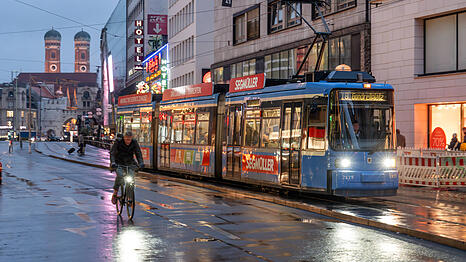 Der 47-Jährige erlitt bei dem Unfall "schwerste Verletzungen" und verstarb noch vor Ort. (Symbolbild)