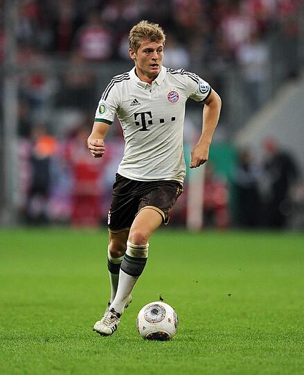 TONI KROOS NOTE 3 - Kam für Schweinsteiger (62.), sollte noch mehr Dampf machen. Aggressiv, mit vielen Ballgewinnen, vorzüglicher Pass in die Tiefe (80.).