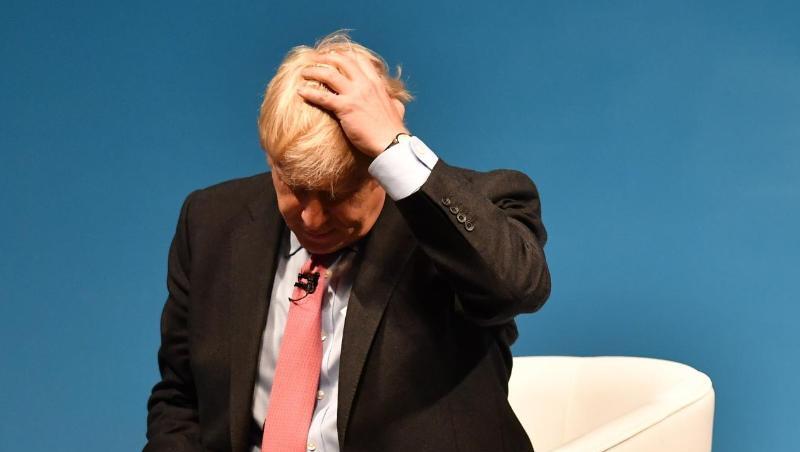 Boris Johnson, Favorit im Rennen um das Amt des konservativen Parteivorsitzenden und britischen Premierministers, fasst sich während einer Wahlkampfveranstaltung an den Kopf. Boris Johnson, Favorit im Rennen um das Amt des konservativen Parteivorsitzenden und britischen Premierministers, fasst sich während einer Wahlkampfveranstaltung an den Kopf.