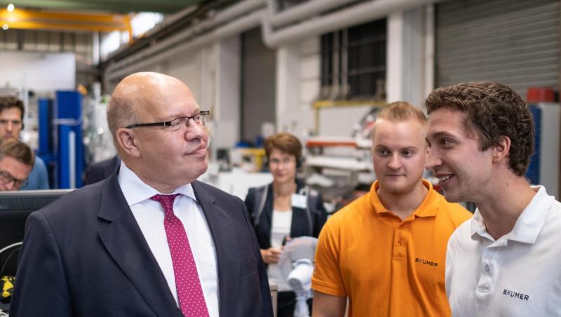 Bundeswirtschaftsminister Peter Altmaier (CDU) beim Besuch des Maschinenherstellers Albrecht Bäumer GmbH. Bundeswirtschaftsminister Peter Altmaier (CDU) beim Besuch des Maschinenherstellers Albrecht Bäumer GmbH.