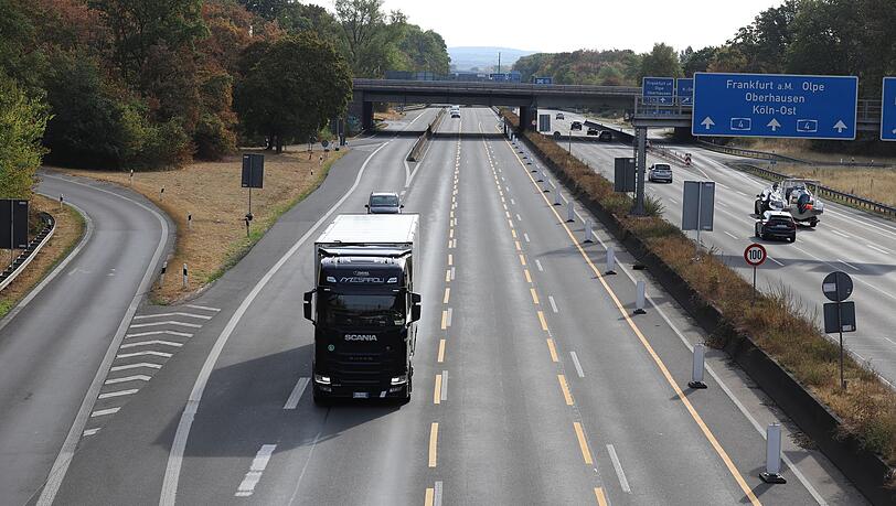 Fast alle Bundesländer haben das Fahrverbot für Lkw an Sonn- und Feiertagen vorübergehend aufgehoben. Fast alle Bundesländer haben das Fahrverbot für Lkw an Sonn- und Feiertagen vorübergehend aufgehoben.