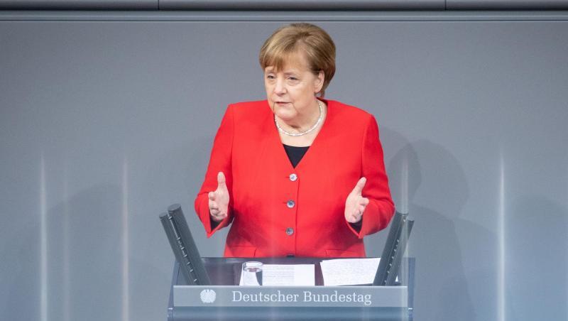 Angela Merkel bei ihrer Regierungserklärung zum bevorstehenden EU-Gipfel im Bundestag. Angela Merkel bei ihrer Regierungserklärung zum bevorstehenden EU-Gipfel im Bundestag.