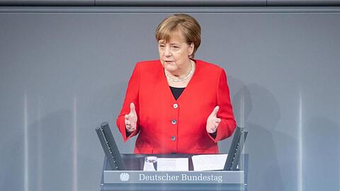 Angela Merkel bei ihrer Regierungserklärung zum bevorstehenden EU-Gipfel im Bundestag.