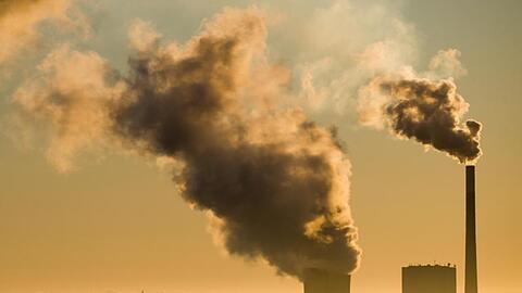 Die gesamten Einnahmen aus einem höheren CO2-Preis sollen zur Senkung der EEG-Umlage verwendet und so den Bürgern zurückgegeben werden.