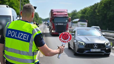 Die Bundesregierung prüft Zurückweisungen von Asylbewerbern an den Grenzen (Symbolbild)