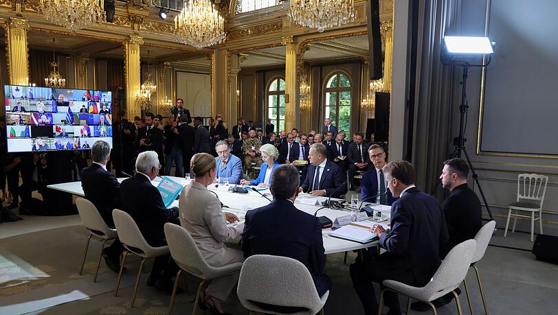 Kanzler Merz nahm per Video an dem Treffen in Paris teil.