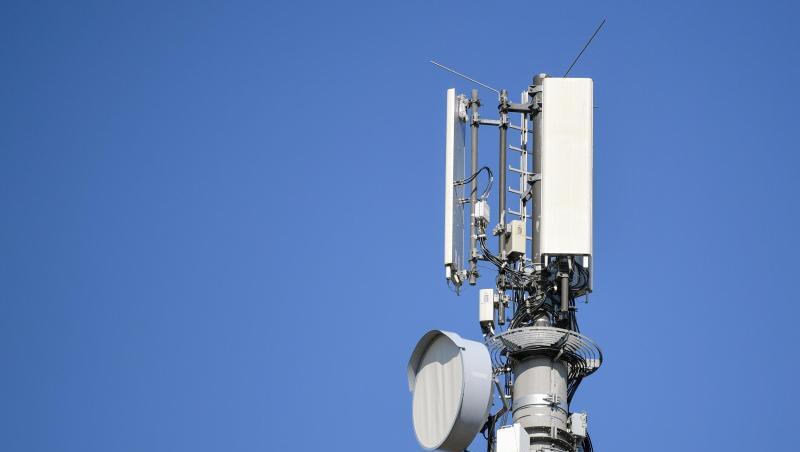Derzeit läuft die Auktion der 5G-Mobilfunkfrequenzen in Deutschland. Die Gebote der Telekommunikationsunternehmen hatten zuletzt die Schwelle von sechs Milliarden Euro übersprungen. Derzeit läuft die Auktion der 5G-Mobilfunkfrequenzen in Deutschland. Die Gebote der Telekommunikationsunternehmen hatten zuletzt die Schwelle von sechs Milliarden Euro übersprungen.