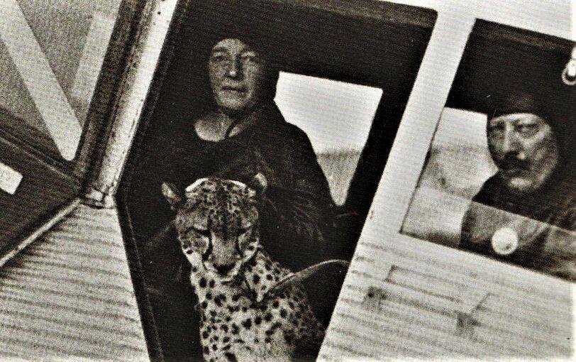 Auch im Flugzeug dabei: Ida Krone mit ihrem geliebten Jagdgepard.