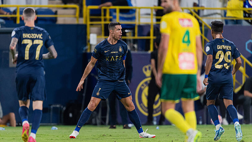 Mit dem Wechsel von Cristiano Ronaldo (m.) zu Al-Nassr schwappte die Fußballwelle endgültig nach Saudi-Arabien.