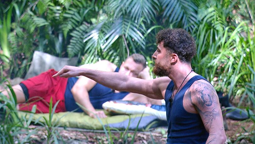 Umut Tekin ger&auml;t im Camp mit Ariel Hediger aneinander.