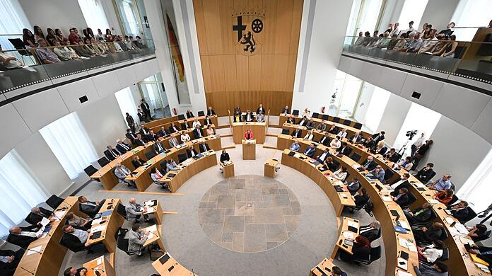 Blick in den Landtag von Rheinland-Pfalz - dort wird bereits jetzt Energie gespart.