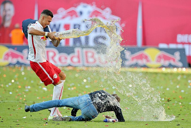 Grund zum Feiern hatten die Fußballfans in Ostdeutschland. RB Leipzig stieg in die Bundesliga auf - und sorgt seitdem im Oberhaus für Furore.