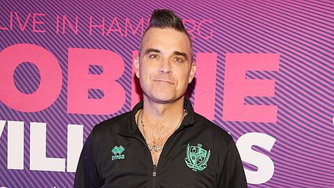Robbie Williams lässt in seiner Tiger-Unterhose wieder die Hüften kreisen.