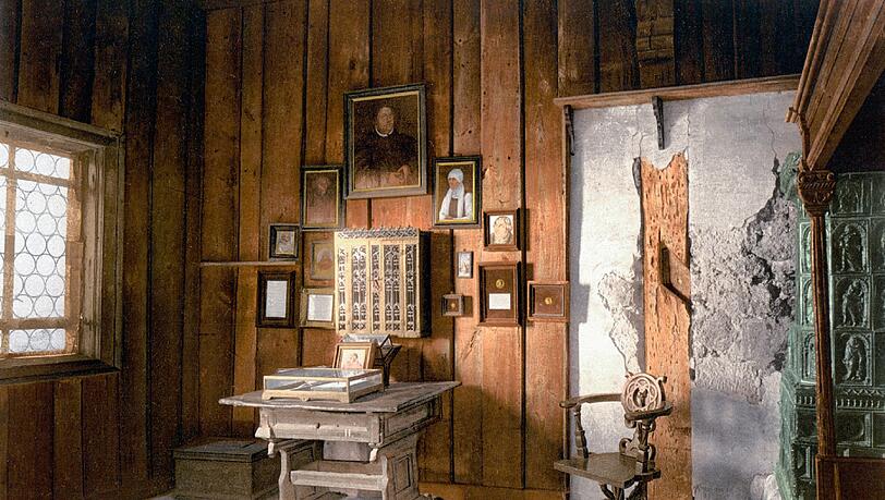 Hier lebte und arbeitet Martin Luther: Seine Stube auf der Wartburg. Hier lebte und arbeitet Martin Luther: Seine Stube auf der Wartburg.