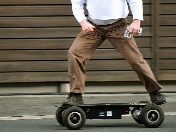 E-Skateboards sind ziemlich schnell.