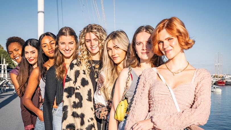 Die Reisegruppe in Sibenik (von links): Moly, Jeanette, Shaggy, Stella, Nadine, Yara, Esther, Lucy Die Reisegruppe in Sibenik (von links): Moly, Jeanette, Shaggy, Stella, Nadine, Yara, Esther, Lucy