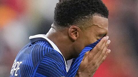 Tief entt&auml;uscht: Frankreichs Kylian Mbapp&eacute; nach dem Halbfinal-Aus.