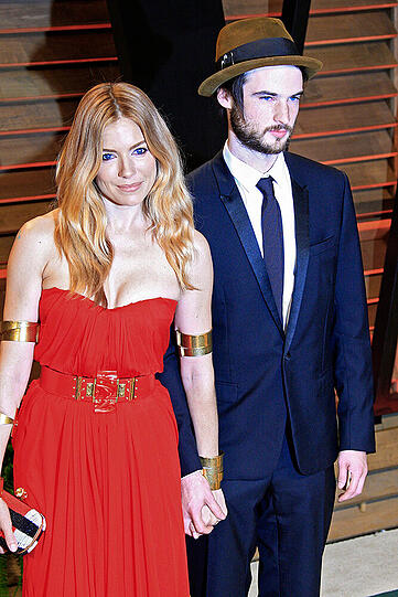 Schauspielerin Sienna Miller (33) und Schauspieler Tom Sturridge (29)