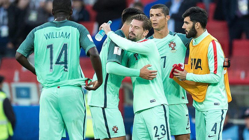 Cristiano Ronaldo (2.v.r.) und Co. wollen ins Halbfinale des Confed Cups.