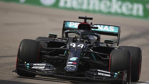 Mercedes-Pilot Lewis Hamilton hat sich in Sotschi die Pole Position gesichert.