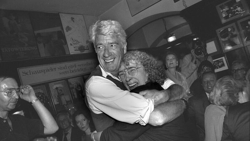 Auch Showmaster Rudi Carrell war Gast bei Toni Netzle im Alten Simpl. Auch Showmaster Rudi Carrell war Gast bei Toni Netzle im Alten Simpl.