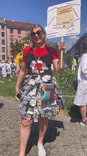 Auch sie demonstriert mit den Apothekern am Gärtnerplatz: Monika Himsel aus Ottobrunn.