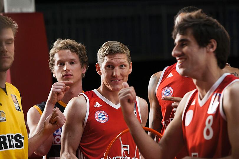 Bastian Schweinsteiger, Javi Martinez und die Stars der Beko BBL beim neuen Werbespot für Kabel 1. Der Sender überträgt in dieser Spielzeit zusätzlich zu SPORT1 ausgewählte Partien der besten Basketball-Liga Deutschlands. Sehen Sie hier die Bilder aus dem Audi-Dome.