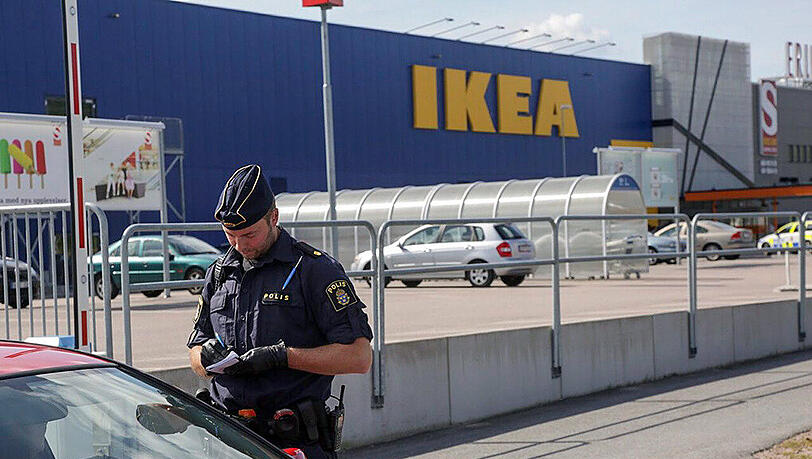 In Schweden hat es in einer IKEA-Filiale ein Messer-Massaker gegeben. In Schweden hat es in einer IKEA-Filiale ein Messer-Massaker gegeben.