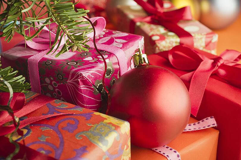 Weihnachtsgeschenke (Symbolbild)