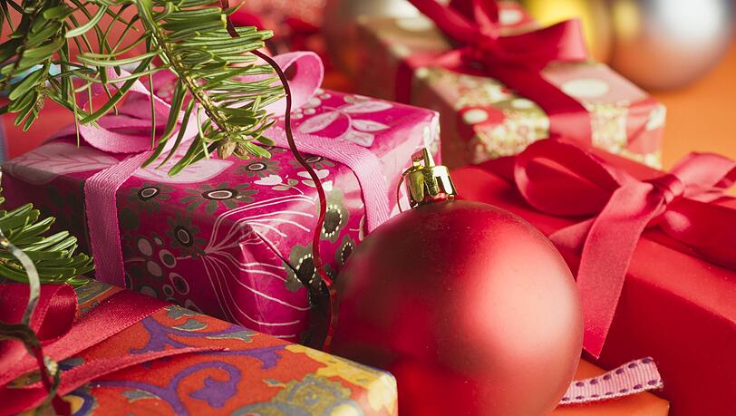 Weihnachtsgeschenke (Symbolbild)