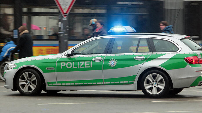 Die Polizei hat den Mann wegen Erregung öffentlichen Ärgernisses angezeigt. (Symbolbild)