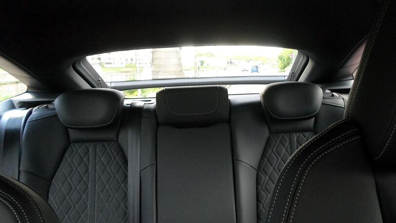 Der Blick zurück ist beim Q4 e-tron Sportback wenig aufschlussreich.