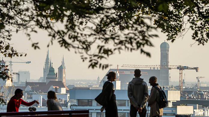 München im goldenen Licht: Damit es so schön bleibt, muss sich die Stadt weiterentwickeln – die neuen Pläne bis 2040 sollen dabei helfen.
