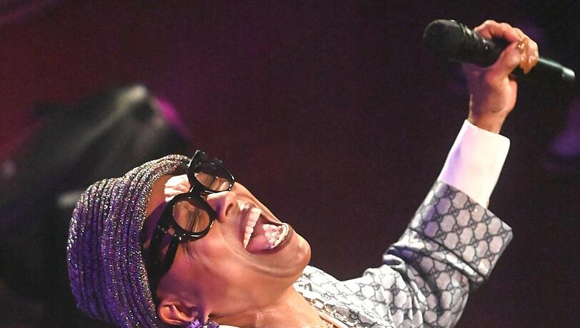 Ekstatisch im Ballsaal des Bayerishen Hofs: Dee Dee Bridgewater. Ekstatisch im Ballsaal des Bayerishen Hofs: Dee Dee Bridgewater.