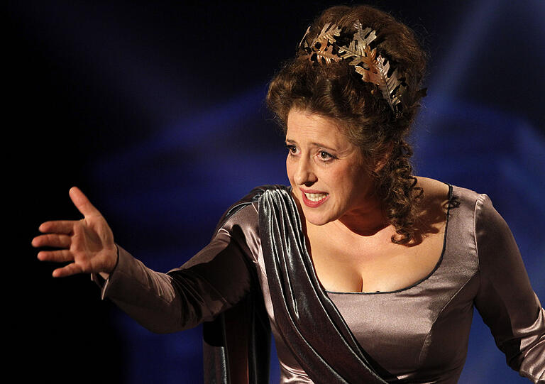 Entwicklung: Vom Bauerntheater zur Mutter der Bayern, die mit ihrer zarten Hand langsam lernt, gescheit zuzupacken.