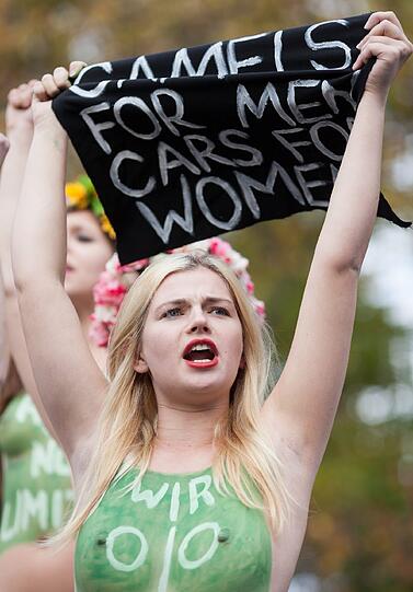 Die Bilder vom Nackt-Protest in Berlin.