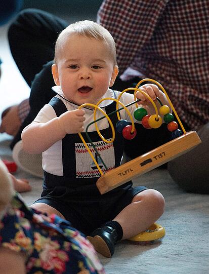 Royal Baby in der Krabbelgruppe. Der kleine Prinz schien sichtlich Spaß zu haben. Die süßen Fotos von der Krabbel-Party.