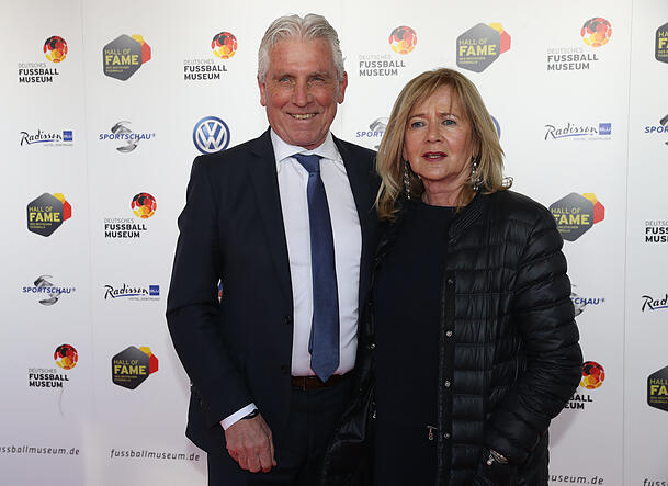 Klaus Fischer mit Ehefrau Margit. Klaus Fischer mit Ehefrau Margit.