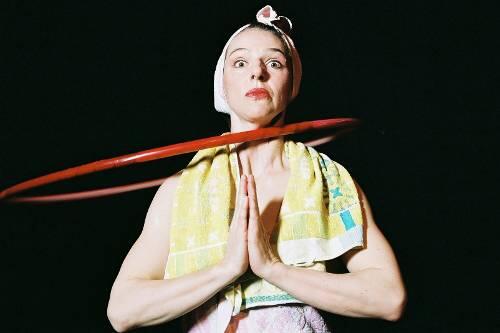 Kampf mit dem Hula-Hoop-Reifen: Die Kriskats verbinden Artistik mit Comedy.