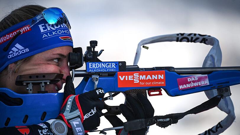 Biathletin Vanessa Hinz beim Schießen.