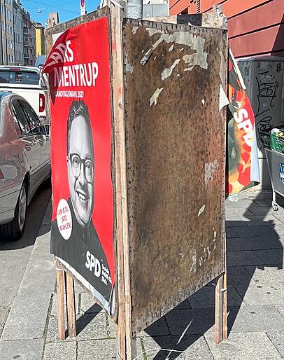 Mittlerweile kontrolliert SPD-Kandidat Lars Mentrup jede Woche seine Plakate und stellt immer wieder Zerstörung fest. privat Mittlerweile kontrolliert SPD-Kandidat Lars Mentrup jede Woche seine Plakate und stellt immer wieder Zerstörung fest. privat