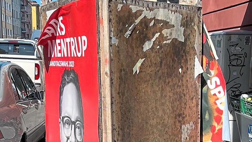 Mittlerweile kontrolliert SPD-Kandidat Lars Mentrup jede Woche seine Plakate und stellt immer wieder Zerstörung fest. privat Mittlerweile kontrolliert SPD-Kandidat Lars Mentrup jede Woche seine Plakate und stellt immer wieder Zerstörung fest. privat