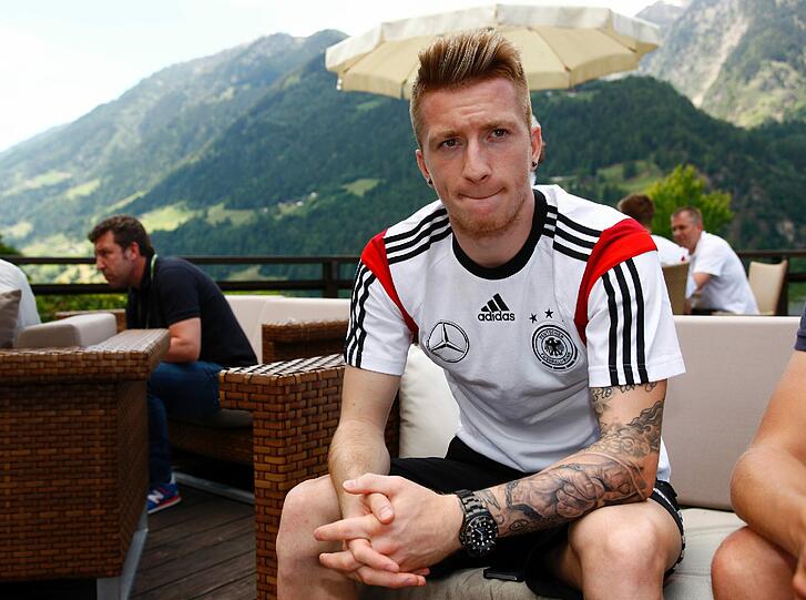 Marco Reus: 60%. Der Dortmunder, wurde am Samstag 25, hat auf der linken Seite Lukas Podolski verdrängt. Präsentierte sich im Trainingslager spielstark, mit Top-Standards. Mit nur 20 Länderspielen (7 Tore) schon gesetzt und momentan von allen Zauberfüßen mit der besten Form.