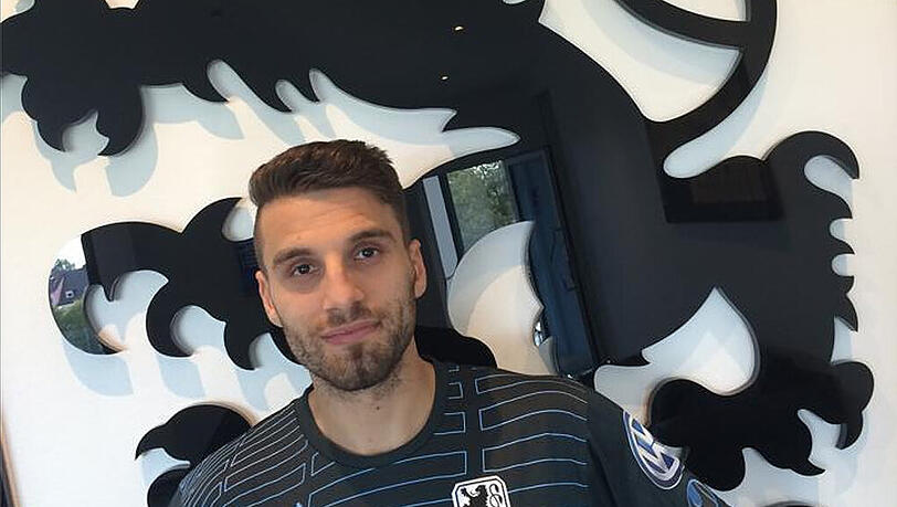 Valdet Rama ist albanischer Nationalspieler. Valdet Rama ist albanischer Nationalspieler.