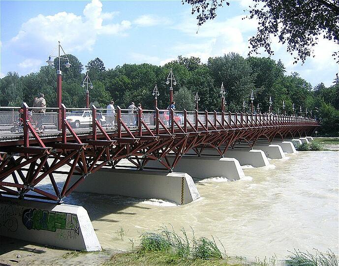 Die Thalkirchner Brücke: Hier kam es zu dem sexuellen Übergriff. (Archivbild)