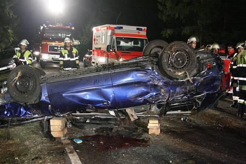 Der Fahrer (23) hatte keine Chance - er starb unter seinem Fahrzeug.