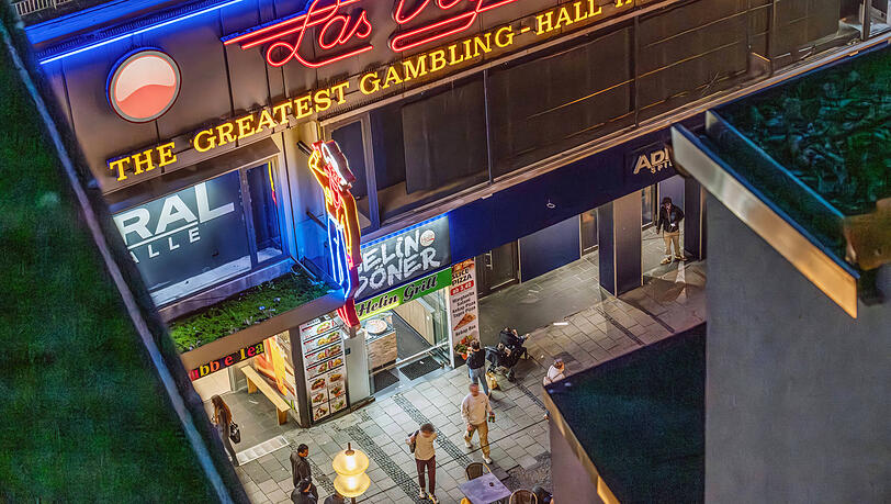 Auch das geh&ouml;rt zum Bahnhofsviertel: Die Spielhalle Las Vegas City in der Bayerstra&szlig;e. Sie war einst die gr&ouml;&szlig;te Spielhalle in Europa.